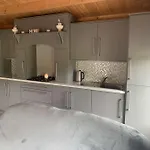 Cheerful Cozy In Countryside 招待所