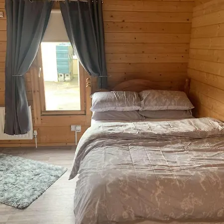 Guest house Cheerful Cozy Cabin In Countryside