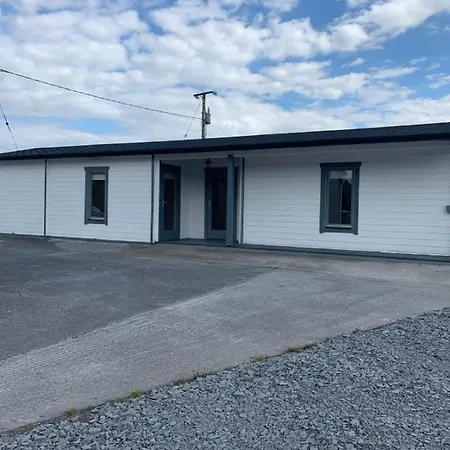 Gasthuis Cheerful Cozy In Countryside Limerick Junction