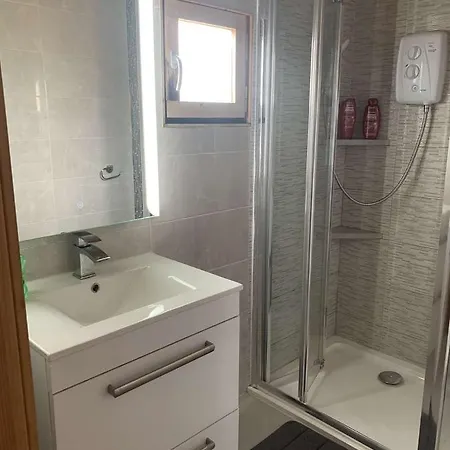 Gasthuis Cheerful Cozy In Countryside Limerick Junction