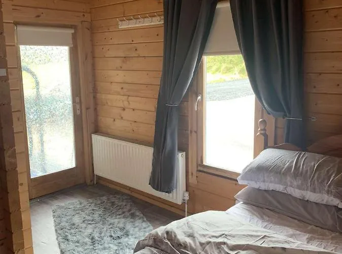 بيت ضيافة Cheerful Cozy In Countryside Limerick Junction